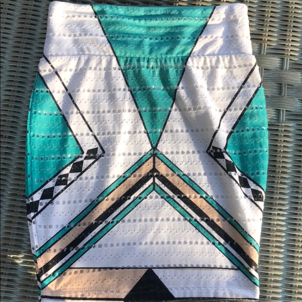 Patterned tight fit mini skirt